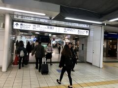 羽田空港。昼ぐらいに発つ便なのでゆっくりしています