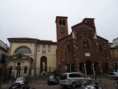 Cripta di San Sepolcro
サン・セポルクロ教会

教会横がアンブロジアーナ図書館。だが、入り口はどうも反対側にあるらしい。