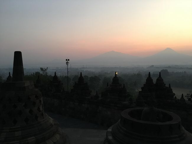 ちょっと曇り。