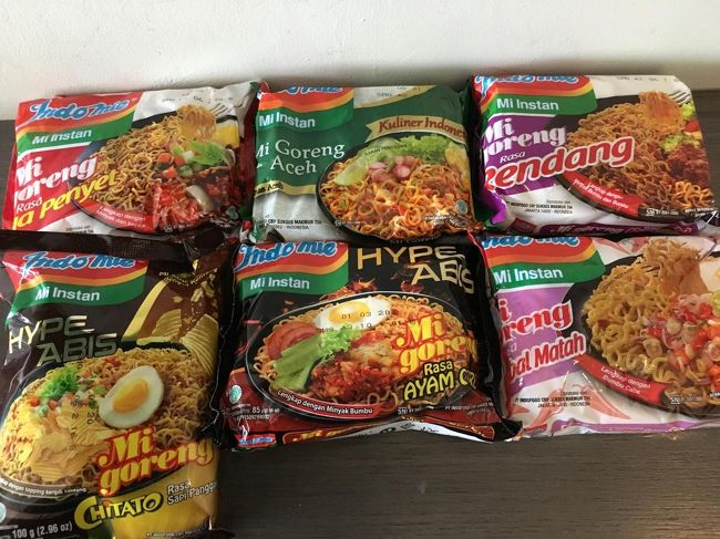 スーパーで買ったヌードル。<br />帰国してからいくつか食べたけど、おいしかったです。<br />ガイドさんにいちばんおいしいメーカはどこ？と聞いたら、「Indo mie」とのことでした。