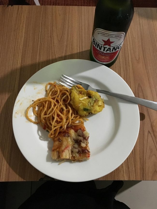 ラウンジで軽食。<br />ジョクジャはごはんおいしかったけど、ちょっと飽きてしまったため、急に洋食がたべたくなりました・・・。<br />深夜のフライトで朝帰国。<br />そのまま出社しました。<br />弾丸だったけど、満喫できた旅でした。