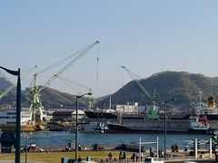 今回の旅の拠点になる尾道に来ました
駅の目の前は尾道水道(川じゃなくて海)