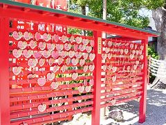 今回の菅生神社参拝では、御朱印ではなくてお守りを。
そのお守りは桜の鈴付の巫女さん手作りの限定お守りってのが気になり購入しました。