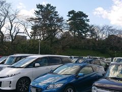 次は浜松城・・・バックに撮りました（ちっちゃい^^;）

駐車場無料～～～