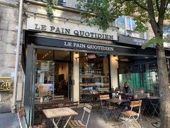 朝ご飯を求め、Le Pain Quotidienへ。マレ店
人気のオーガニックカフェです。
お昼ご飯をがっつり食べる予定なので
朝ご飯は抑えめに