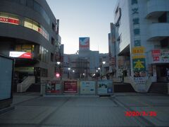 松戸駅　東口　　早朝。