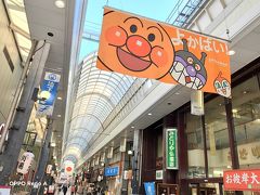 地下鉄は中洲川端駅の5番から出ると川端通商店街でした。
長く伸びる商店街の逆端には櫛田神社、その先にキャナルシティがあることをこの時はまだよく判らず、、よかばい