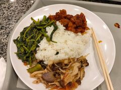 Food republicのChinese Vegetable Riceで自分の食べたいものをチョイスして。