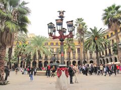 ＜バルセロナ＞
Fanals de la Plaça Reial(1878)，Antoni Gaudí i Cornet(1852-1926)
ガウディ初期の作品、バルセロナ市のレイアール広場の街灯
