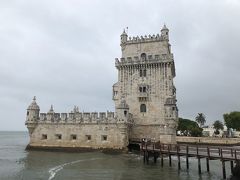 Torre de Belem（ベレンの塔）

この塔は「リスボンのジェロニモス修道院とベレンの塔」として1983年に世界遺産に登録されました。
正式な名称は「Torre de Sao Vicente（サン・ヴィセンテの塔）」です。
1515年から1521年にかけて建造されました。
本来はヴァスコ・ダ・ガマの業績をたたえるために、マヌエル1世の命で建造された要塞です。
マヌエル1世の死のわずか2年前の1519年に完成しました。
Gaspar de Paiva （ガスパル・デ・パイヴァ）が1521年9月15日初代の大尉に任命されました。
リスボンの守護聖人に敬意を表して、サン・ヴィンセンテ城と名付けられました。