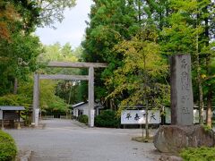 身曾岐神社に到着。
小淵沢駅から５０分歩きました。

ここにはお休み処、トイレがありますので、途中休憩には良いと思います。