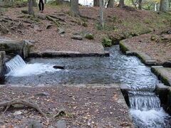 「日本名水百選」に選定さた湧水。
武田信玄が築いたともいわれています。
https://www.yamanashi-kankou.jp/kankou/spot/p1_4936.html