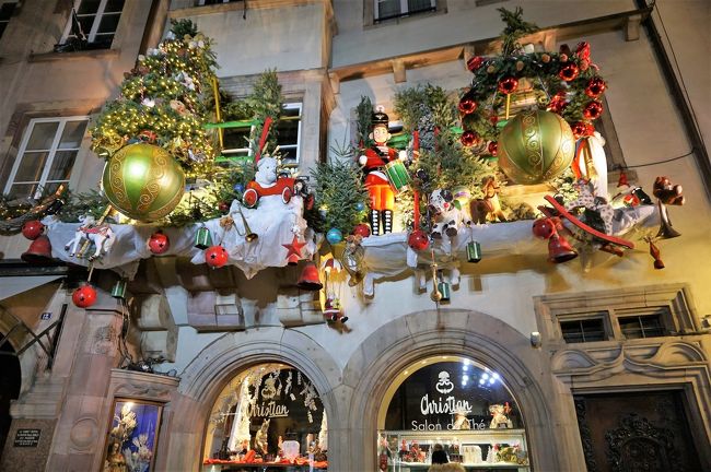 ”クリスチャン（Christian）”というティ・ルームの飾り付け、豪華です！