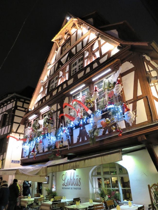 さて、夕飯はどうしよう。<br />この時、まだ18時半で、たいていの店は19時から。<br />準備中の店がほとんど。このレストらも…。