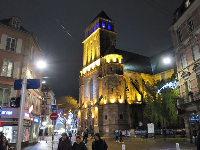 サン・ピエール教会の所に出ました。