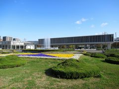 翌日は朝から半日レンタカーを借りて、お花見に。朝の平和記念公園