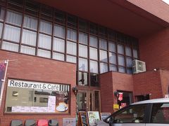 12:55 かまやカフェ・デュ・レヴァベール

駅の近くにあるこちらでランチを食べることにしました。
こちらはもともと銀行の建物だったらしく、店内には以前の金庫らしきものもありました。