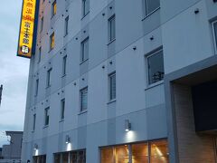 宿泊はスーパーホテル天然温泉富士本館です。スーパーホテルは富士駅前にもありますが大浴場がないので多少歩きますがこちらに。