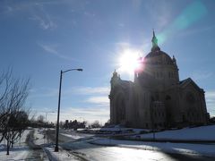 州議事堂から歩いて10分ほどのところにある街の名前の由来にもなったセント・ポール大聖堂へ。