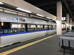 14:20サンダーバードで金沢駅を出発。
近頃、息子が世話を焼きながら
色々と気を使ってくれるようになった。
