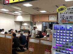 博多で特急に乗る前、いつも通り「牧のうどん」へ。