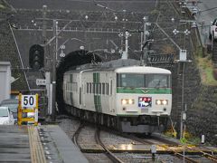 ★10:15

今日は雨だったこともあり、前日に予めフロントで予約した送迎車に乗車。
稲取の駅まで送ってもらいました。