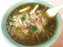 サンマーメンを
これは神奈川横浜界隈にしかないかも
もやしあんかけラーメンという感じ
ここ奇珍のは、ウウンっ、ヤッパリちよ～と甘いかな・・・
