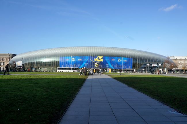 明日、FlixBusの発着するエトワール公園に行くのに、トラムのチャージをしておこうとストラスブール駅に向かいます。