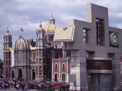 市内に戻りました。
このグアダルーペ寺院は聖母マリアが現れた奇跡の聖域です。ルルドやファティマが有名ですが、ここも地元メキシコの方々にとっては宗教的に非常に重要な場所です。