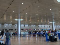 ほとんどの航空会社は3階にあるんですが、何故かウズベキスタン航空はG階。