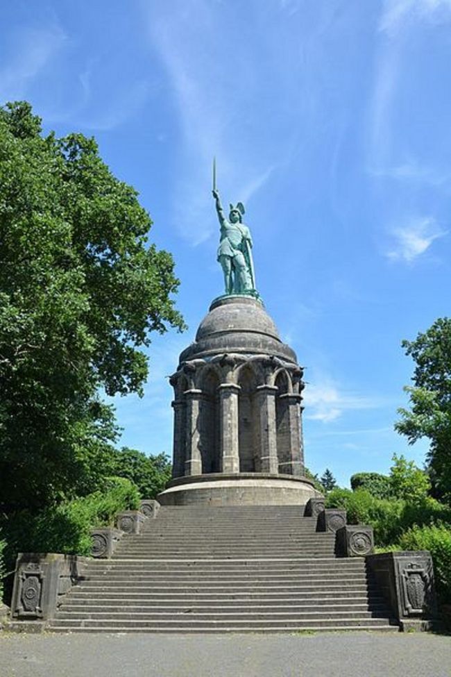 2019年ドイツのメルヘン街道と木組み建築街道の旅:⑮ブロムベルクには古城や伝説、美しい木組みの家並みがある。