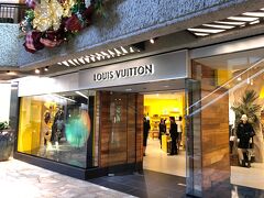 ハワイ・ワイキキ『Royal Hawaiian Center』

2019年5月、ロイヤルハワイアンセンターにオープンした
「ルイ・ヴィトン」の写真。

以前はカラカウア通り沿いにありました。