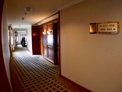 【Shangri-La Hotel, Bangkok】

ここは、なかなか人気ホテルになってしまい、毎回高すぎるか、満員で予約が取れませんでした（以前は、そーでもなかったのですが）。


写真：おお、綺麗ですが、少し老朽していると言いますか、カビ臭いと言いますか...