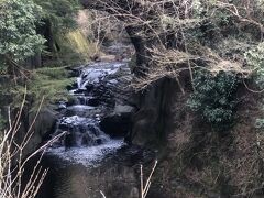 ちょい先の濃溝の滝を観光