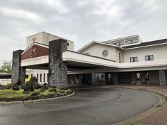 今夜から二泊お世話になるのは「ホテルハーヴェスト スキージャム勝山」。

スキーというのが名前についている通り、他のハーヴェストとは違い 基本的にはスキーメインのホテルですね。

かなりカジュアルな感じです。