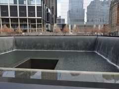 World Trade Center Memorial Foundation

滝のように流れる水の音が、外の雑音を打ち消し、静寂に包まれている

あのような、テロは二度と見たくない