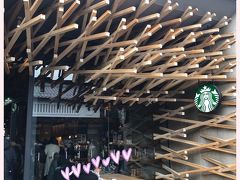 行きたかった有名な太宰府天満宮のスタバ☆
写真を見て想像してたより小ぶりな店舗でしたが、オシャレで素敵でした(^-^)
