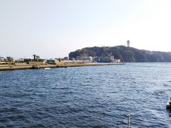 江の島☆

風が強かったので、少々波がありました。