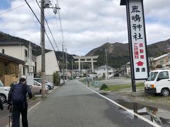 登山口は神社の奥から