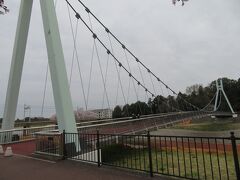 公園の南側の東雲さくら橋。

この先が東武宇都宮線です。