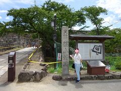 次は、篠山城下町散策ということで、バス停から篠山城跡へ向かいました。