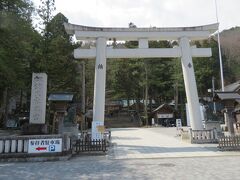 閉鎖されている高遠城址公園に向かいます。

公園周囲を一方通行で道が通ってるとのことで、それで十分かと。

途中、諏訪大社上社本宮に立ち寄りました。