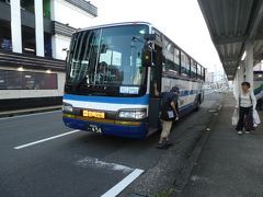 ここから宮崎空港行きのバスに乗り換え。
歩道橋を渡るバス停でちょっと不便。
（地元の方は路面横断してました。）