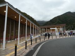 こんなきれいな建物だったのね。