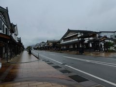 続いて三国街道の宿場町として栄えた塩沢。
雪国仕様の「雁木」の続く「牧之通り」にやってきました。
１３：４５着。