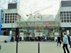 Gare de Rennes（レンヌ駅）

10月08日（木）　　16:20

周りはまだ工事中でしたが
天井まで総ガラス張りの
お洒落な駅舎です。

