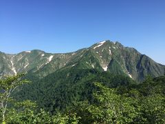 ここから見る谷川岳が素晴らしいと聞いていたから。本当だった。来てよかった。７月だというのにところどころに雪渓が見えるのはさすが谷川岳だ。
