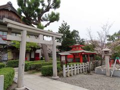 願いがかなうと　
石を奉納するのが決まりらしいです