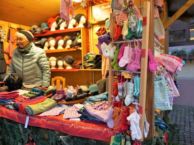 子ども用の毛糸の靴下、かわい～い♪