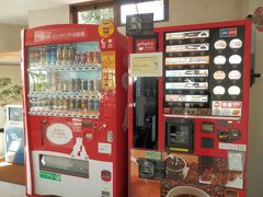 知北平和公園の休憩所には紙コップで飲める自販機があるのですが。どれも売切れです。